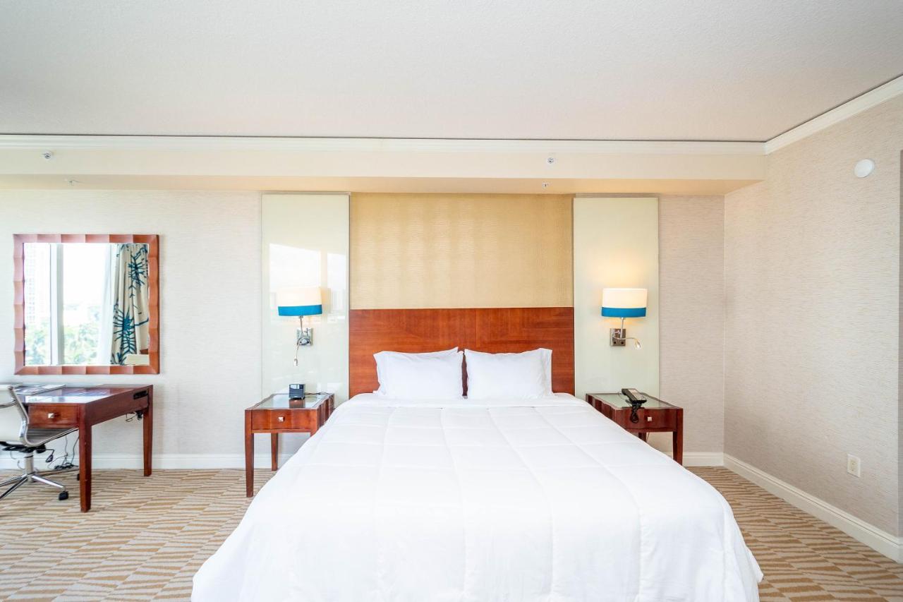 Trump Intl 2 Bedroom Apartment 1600 Sqf Ocean And Bay View Sunny Isles Beach Kültér fotó